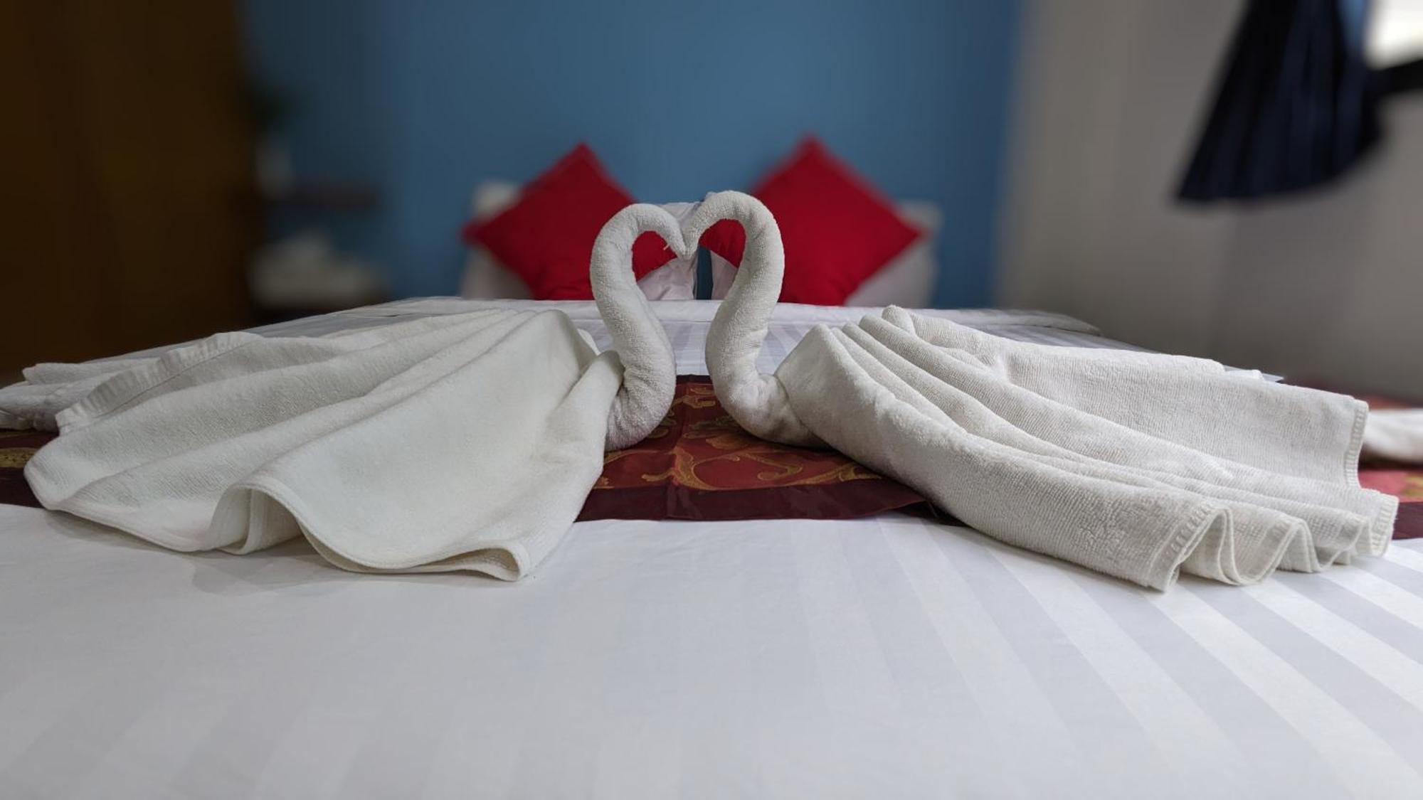 Heaven House Restro & Bar Hotel Patong Ngoại thất bức ảnh