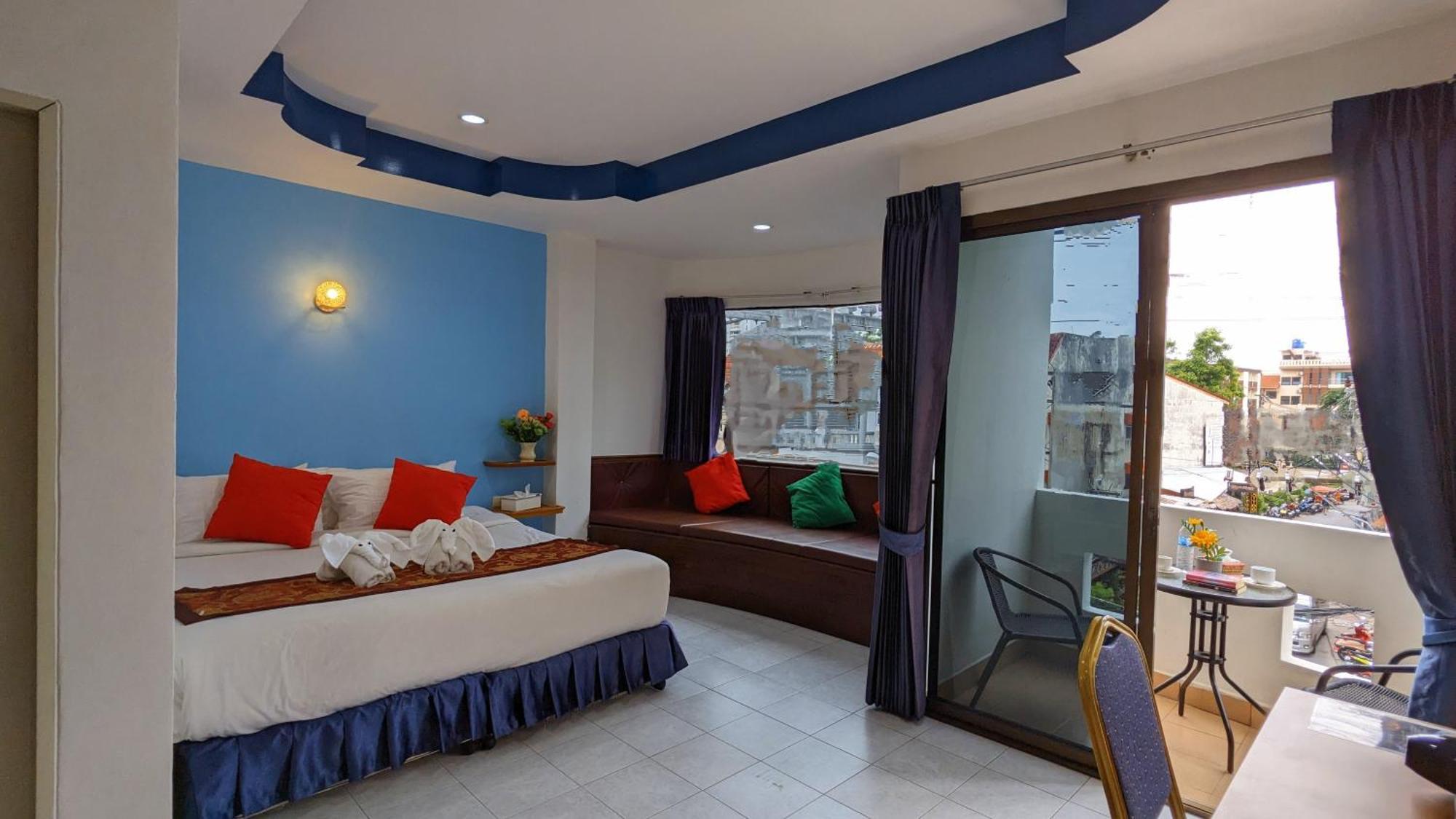 Heaven House Restro & Bar Hotel Patong Ngoại thất bức ảnh