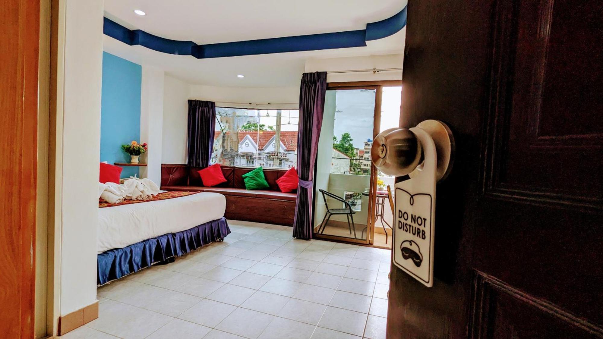 Heaven House Restro & Bar Hotel Patong Ngoại thất bức ảnh