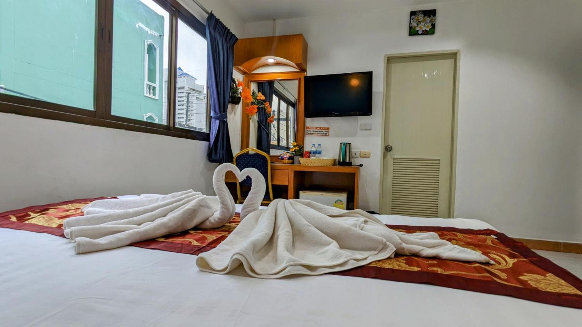 Heaven House Restro & Bar Hotel Patong Ngoại thất bức ảnh