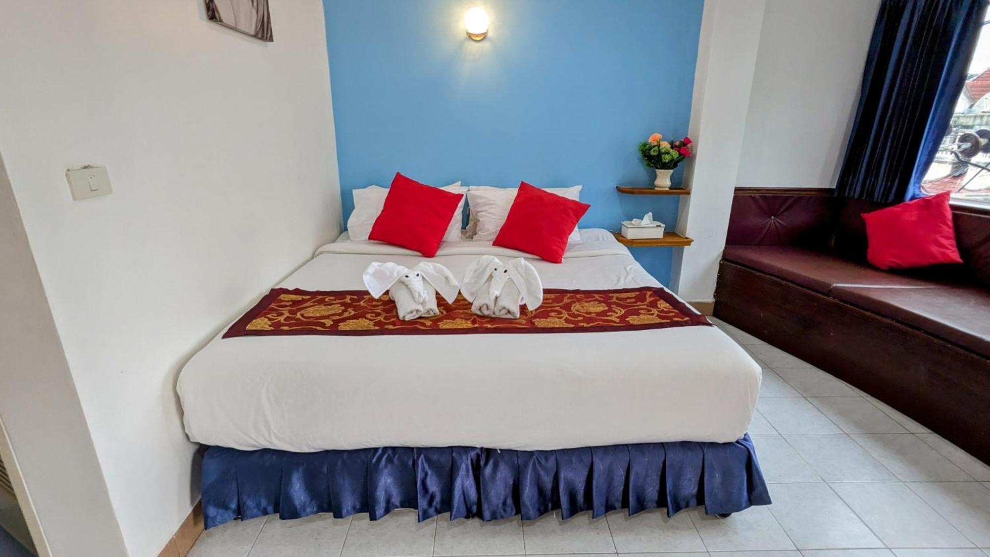 Heaven House Restro & Bar Hotel Patong Ngoại thất bức ảnh