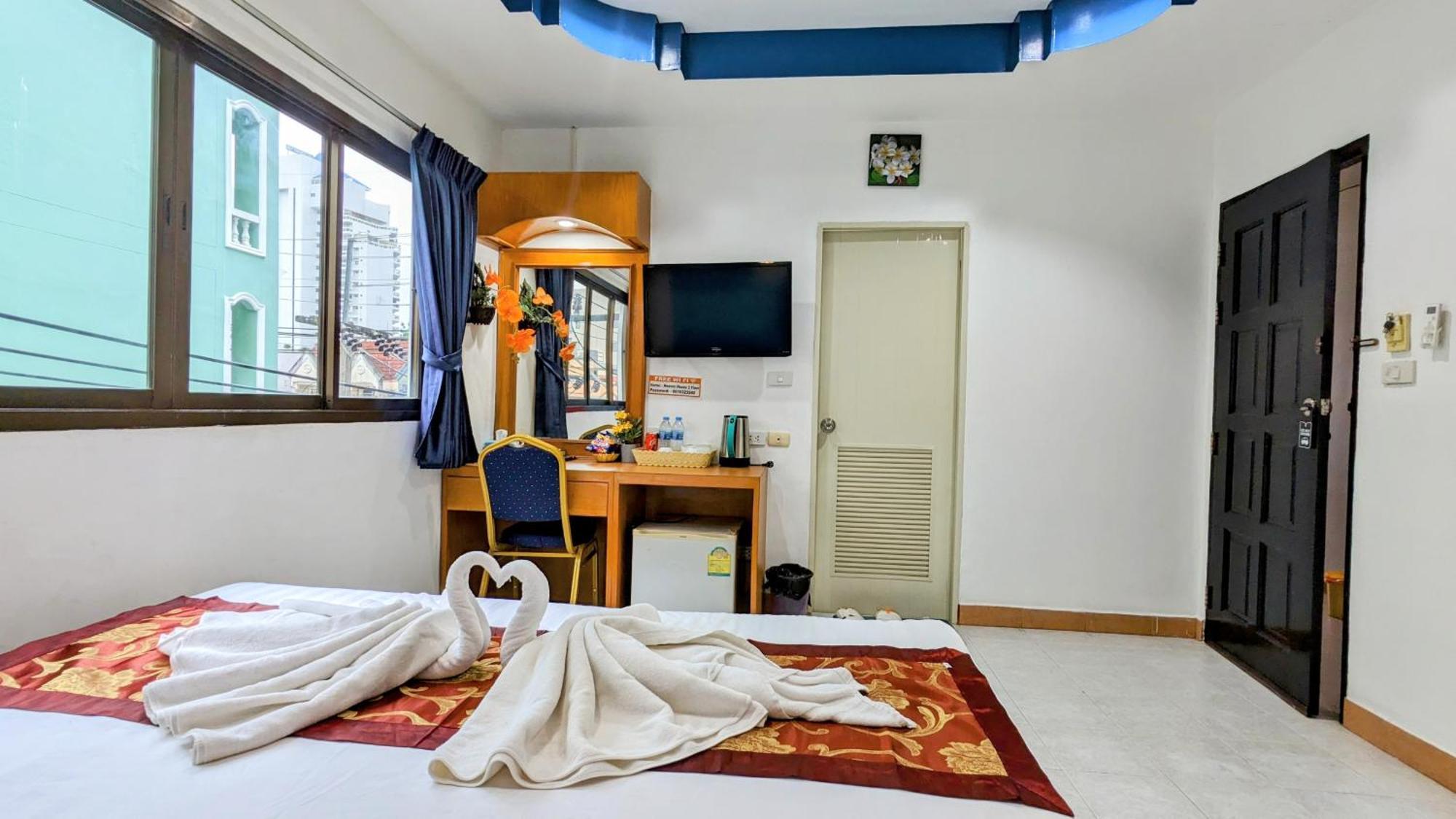 Heaven House Restro & Bar Hotel Patong Ngoại thất bức ảnh