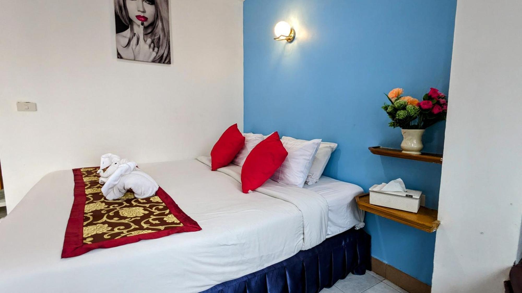 Heaven House Restro & Bar Hotel Patong Ngoại thất bức ảnh