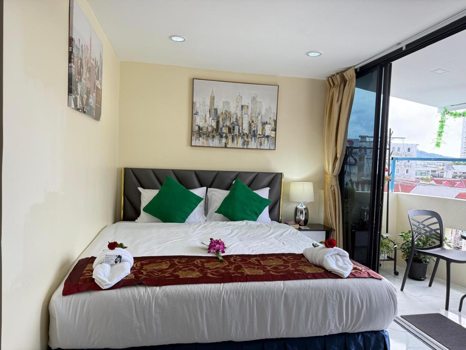 Heaven House Restro & Bar Hotel Patong Ngoại thất bức ảnh