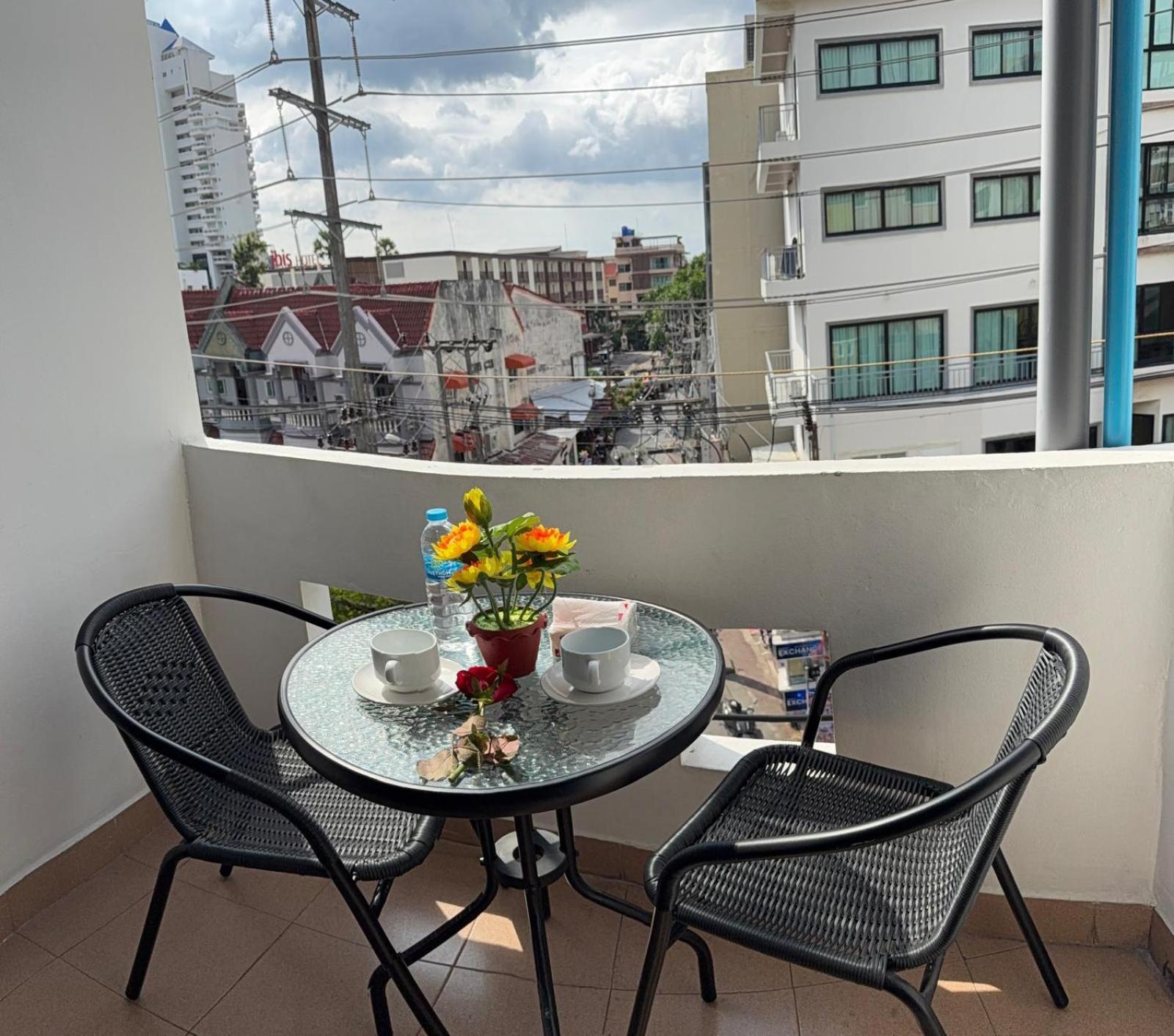 Heaven House Restro & Bar Hotel Patong Ngoại thất bức ảnh