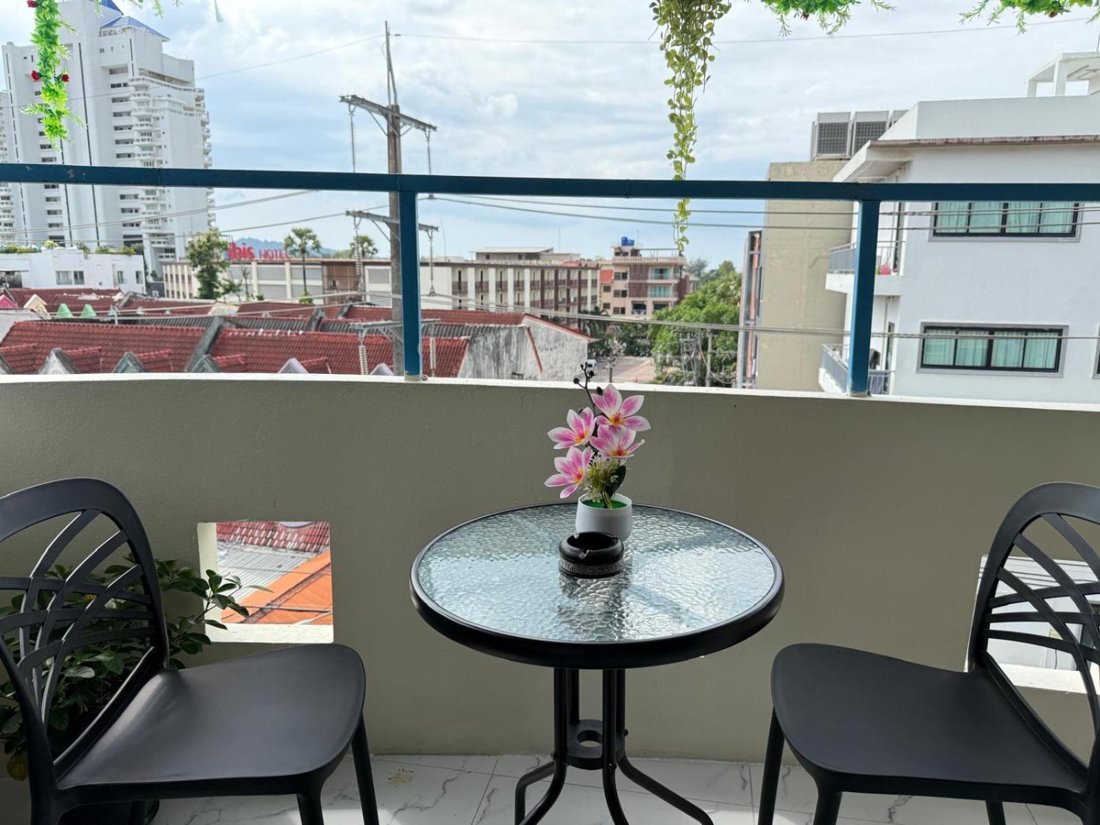 Heaven House Restro & Bar Hotel Patong Ngoại thất bức ảnh