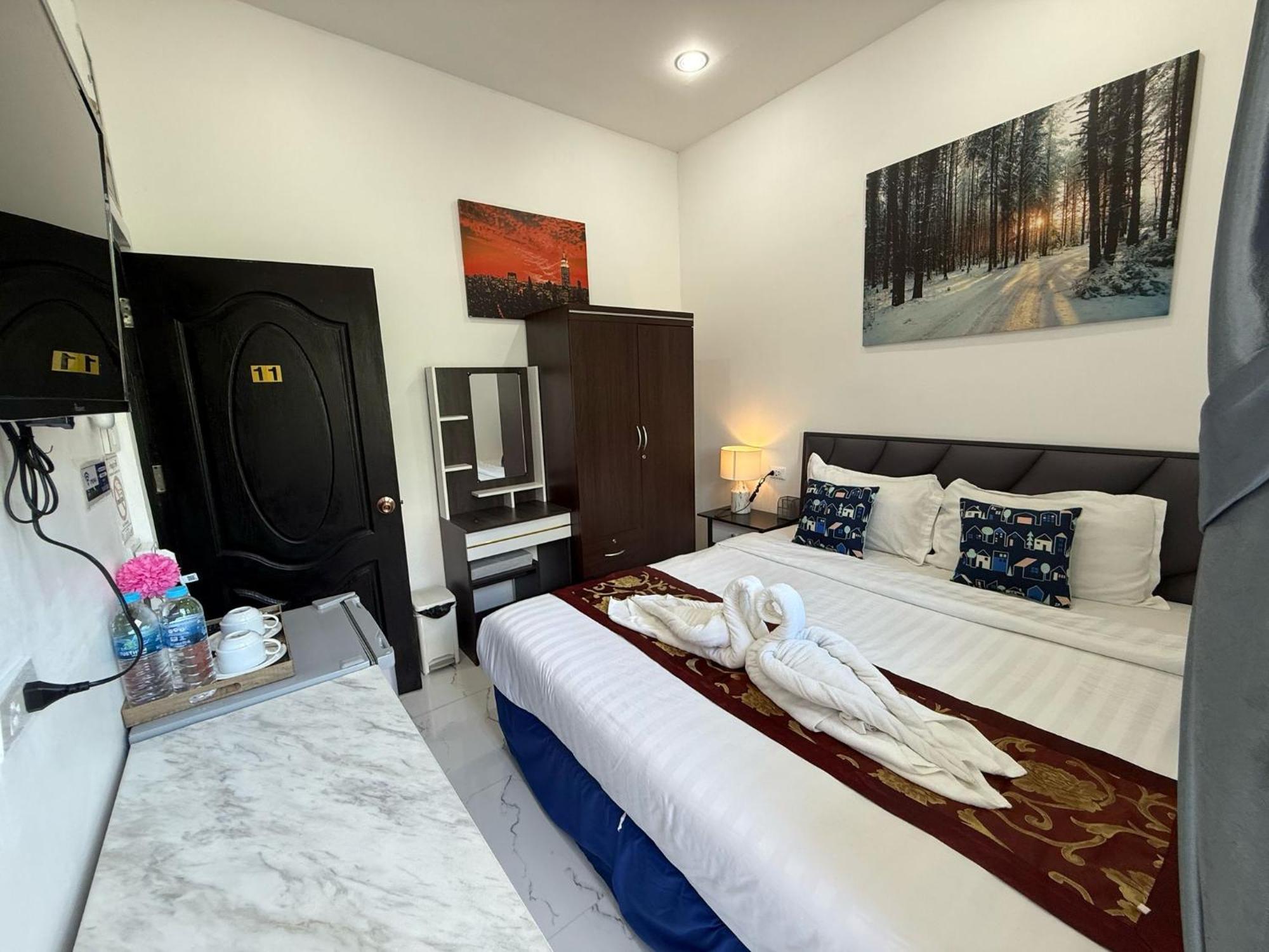 Heaven House Restro & Bar Hotel Patong Ngoại thất bức ảnh